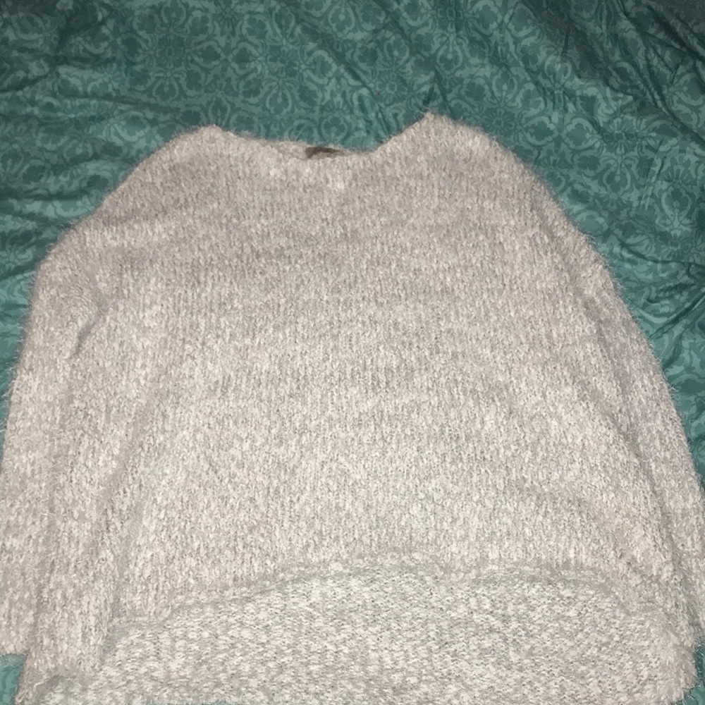 wonderly grey and white sweater
